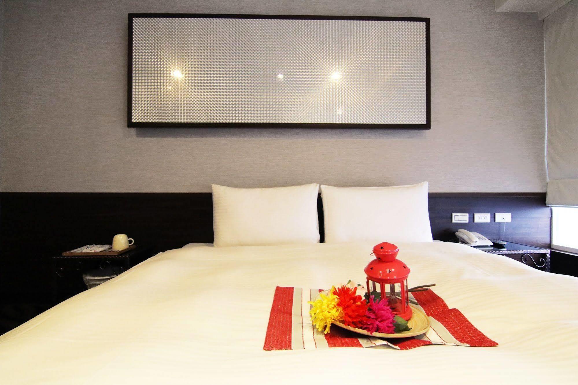 Hotel 6 - Ximen Taipei Esterno foto